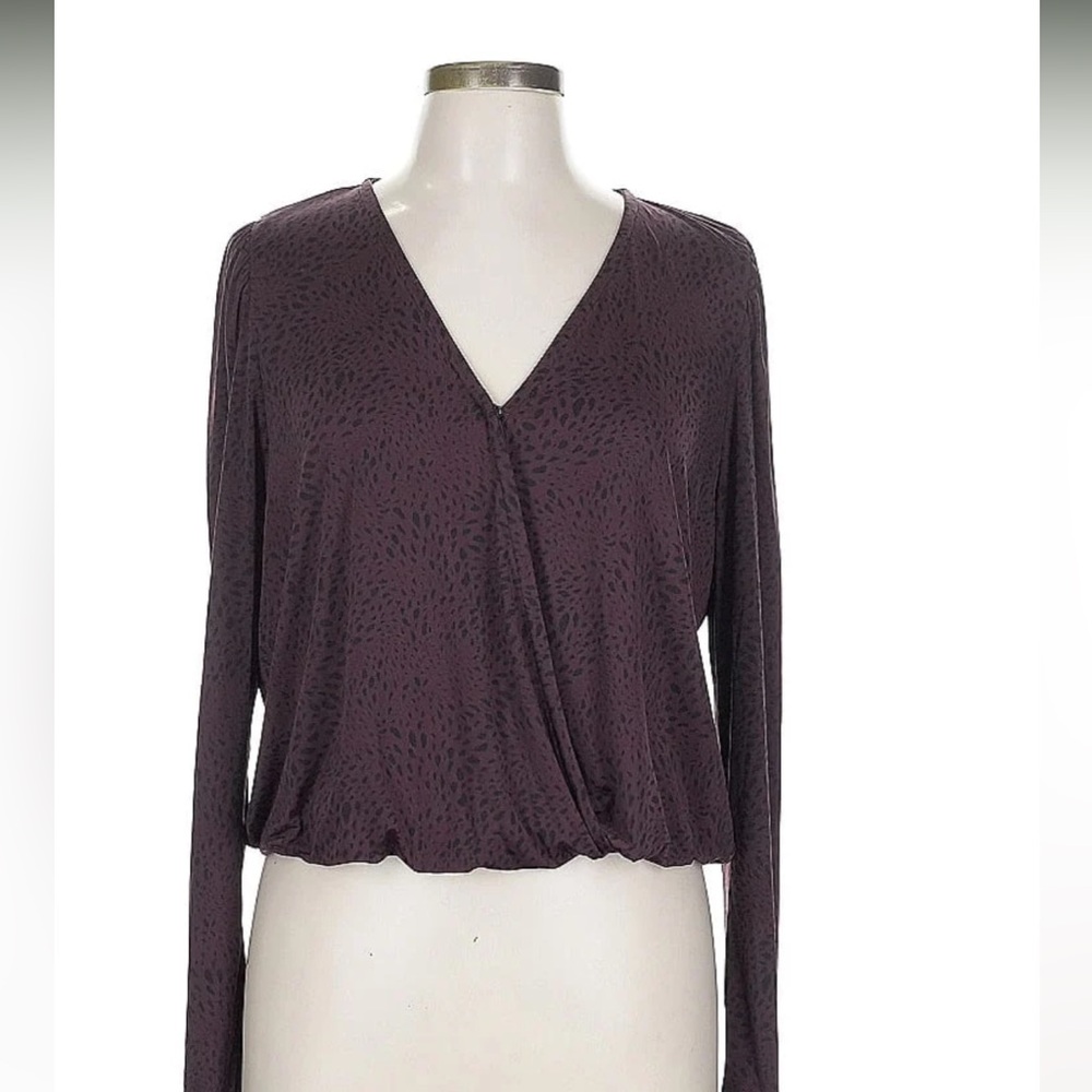 NWT Evereve Allison Joy Carli Surplice Top Size M
